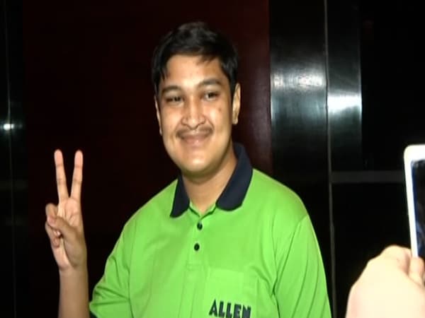 NEET 2020 के टॉपर शोएब आफताब को नवीन पटनायक ने किया फोन, भविष्य के लिए शुभकामनाएं दीं