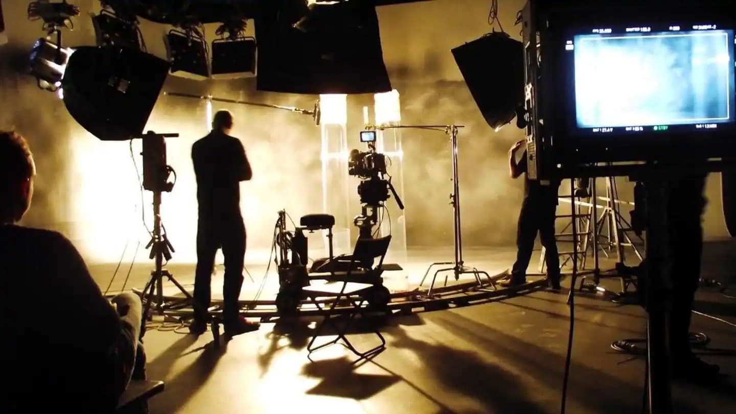 बंगाल में टीवी धारावाहिक, वेब सीरीज, फिल्मों की शूटिंग पर लगी रोक