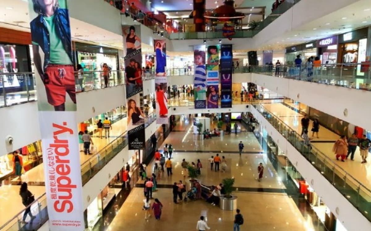 बिहार में लॉकडाउन की घोषणा होते ही सभी शहरों के बाजारों में उमड़ी भीड़, सोशल डिस्टेंसिंग के नियम की ऐसी-तैसी