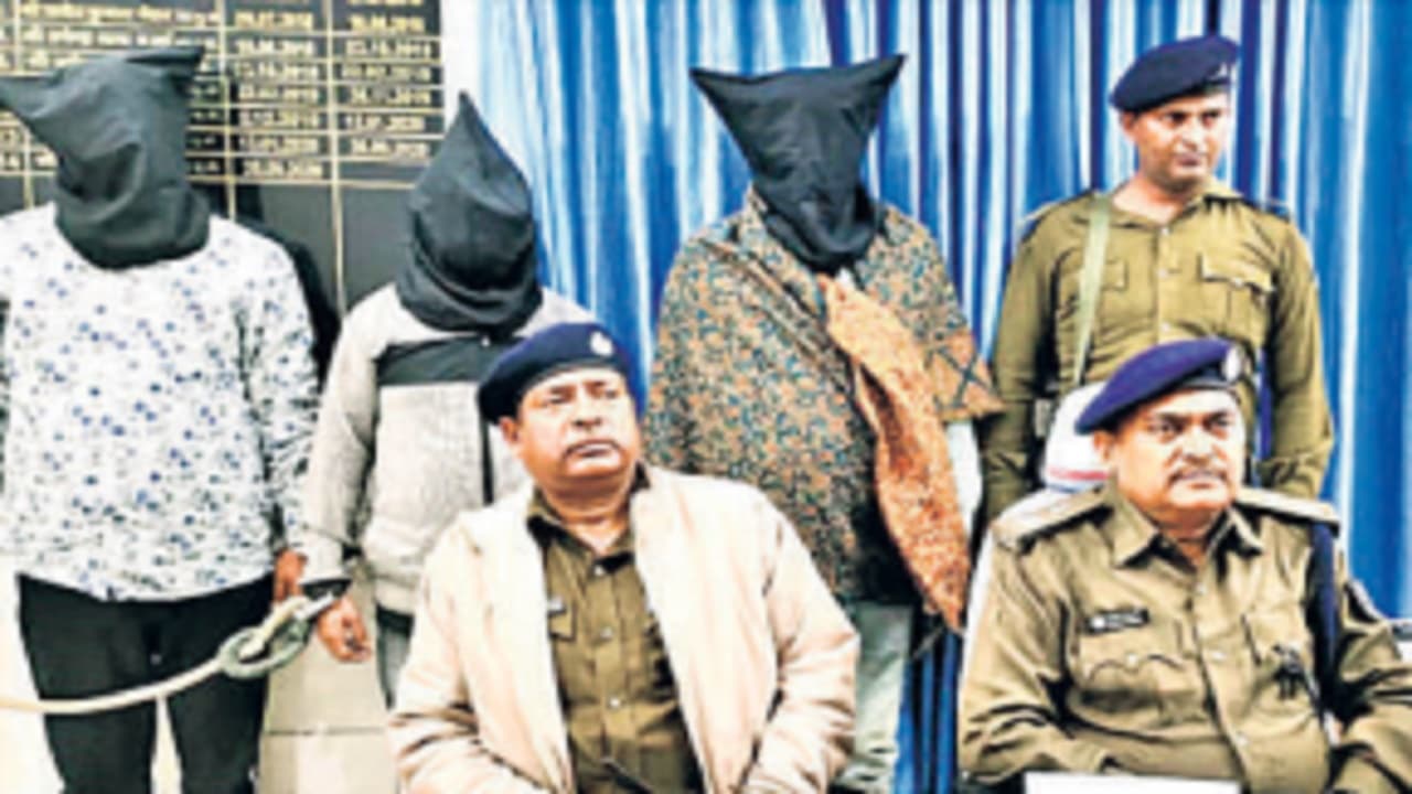 Bihar News: दूसरे के नाम से वाहन खरीद शराब के करता था कारोबार, नौकरों के नाम खाता खोल रकम मंगवाता था धंधेबाज