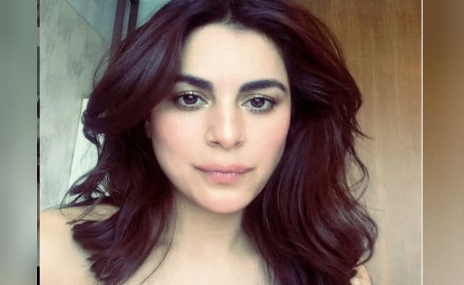 'Kundali Bhagya' की प्रीता व्‍हाइट ड्रेस में दिखी बेहद बोल्‍ड, फैंस ने कमेंट में लिखा,' गजब का पोज...'