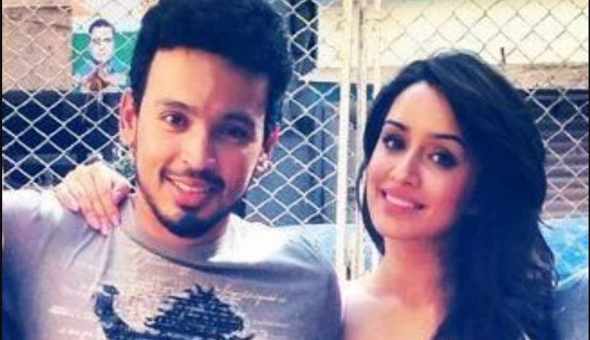 Shraddha Arya ने अपनी लेटेस्ट तसवीर से मचाया गदर, पर्पल शॉर्ट ड्रेस में चूड़ा फ्लॉन्ट करतीं दिखीं प्रीता