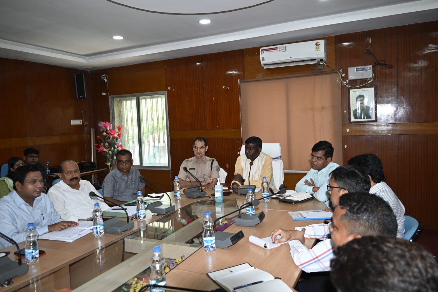 श्रावणी मेला-2023: देवघर में वीआइपी या वीवीआइपी दर्शन पर रोक, मलमास के कारण खास तैयारी श्रावणी मेला-2023: देवघर में वीआइपी या वीवीआइपी दर्शन पर रोक, मलमास के कारण खास तैयारी