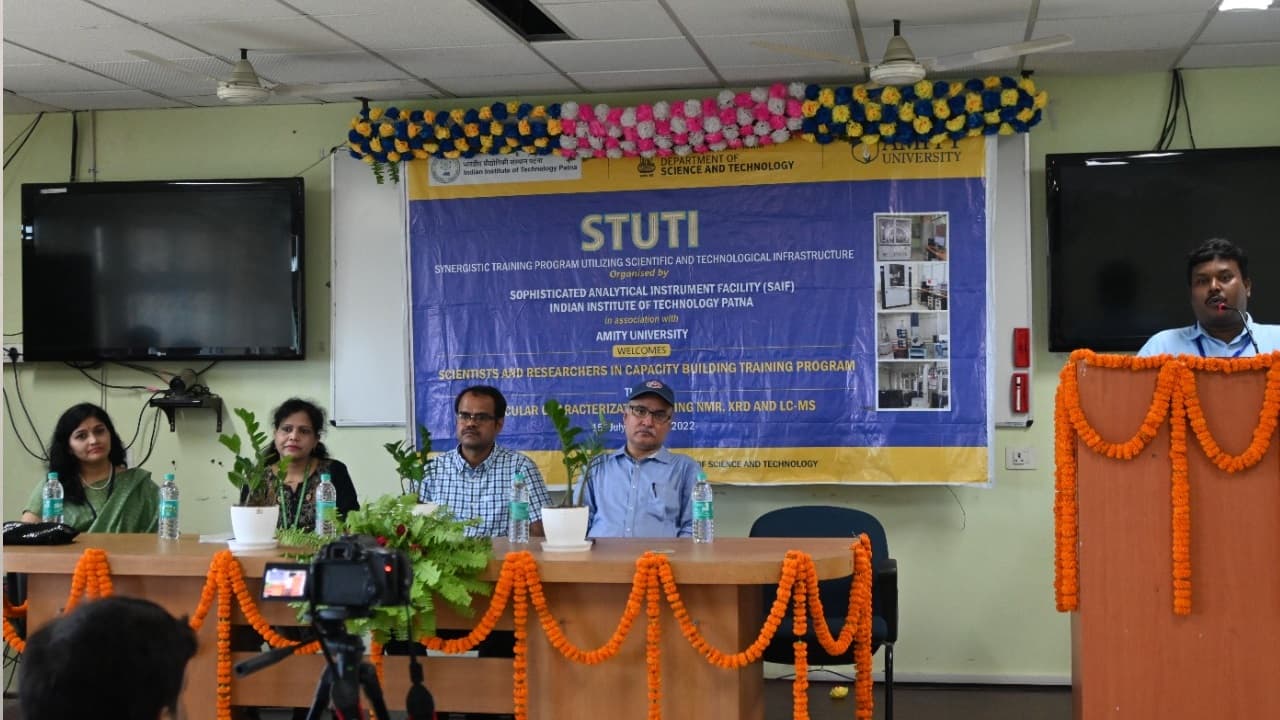 गोपालगंज में चोरी से परेशान हो बैंक ने एटीएम मशीन में ही जड़ा ताला, वायरल हो रहा वीडियो