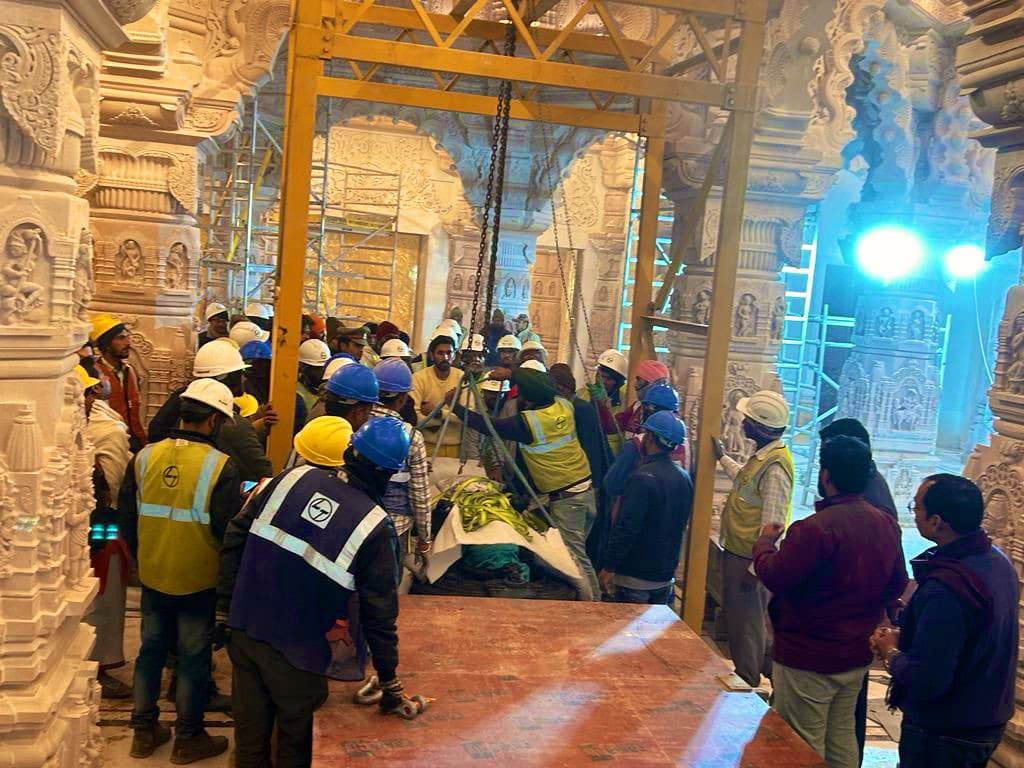Ayodhya Ram Mandir LIVE: ज्ञानवापी परिसर में स्थित टैंक की शनिवार को होगी सफाई