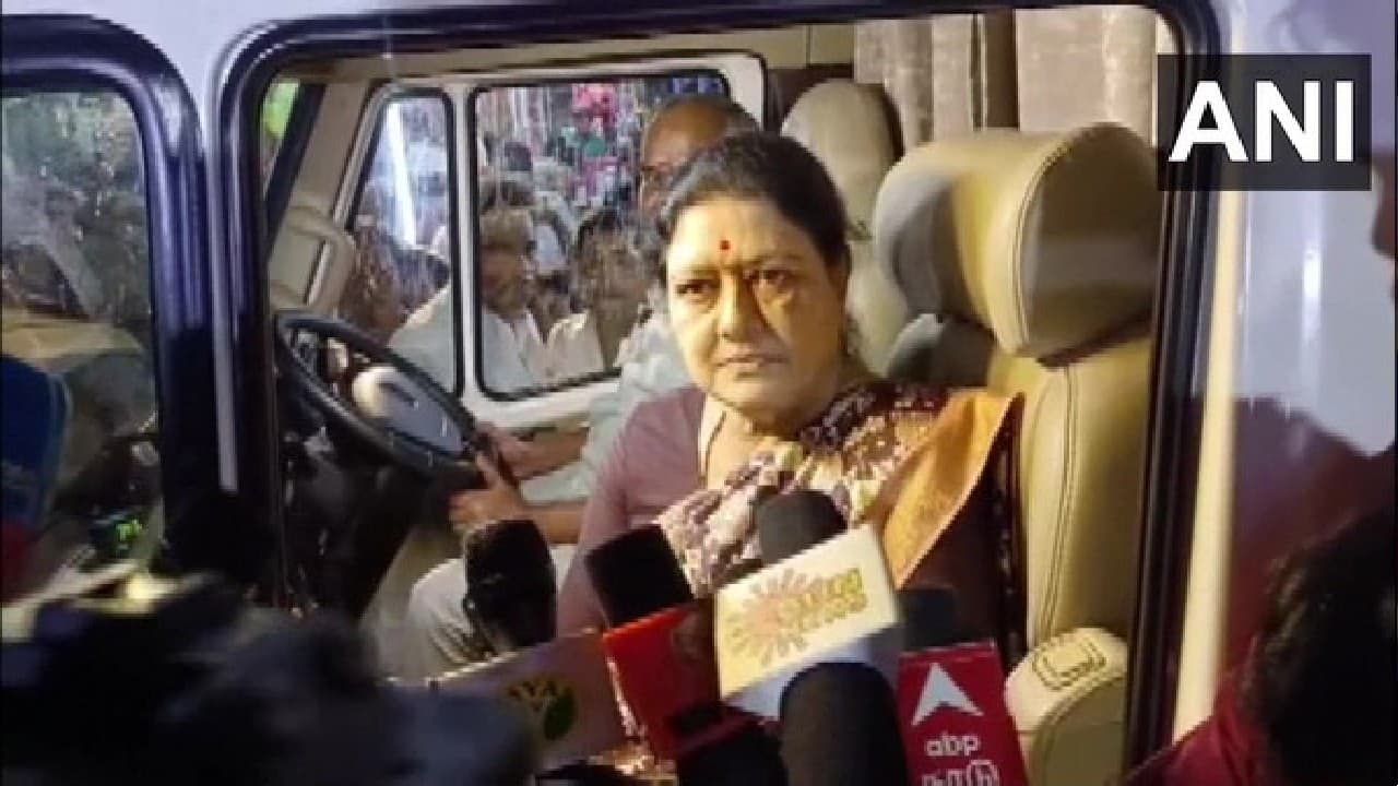 एमजीआर, अम्मा की तरह AIADMK को आगे बढ़ाना चाहती हैं शशिकला, सिंगल लीटर के सवाल पर कही ये बात