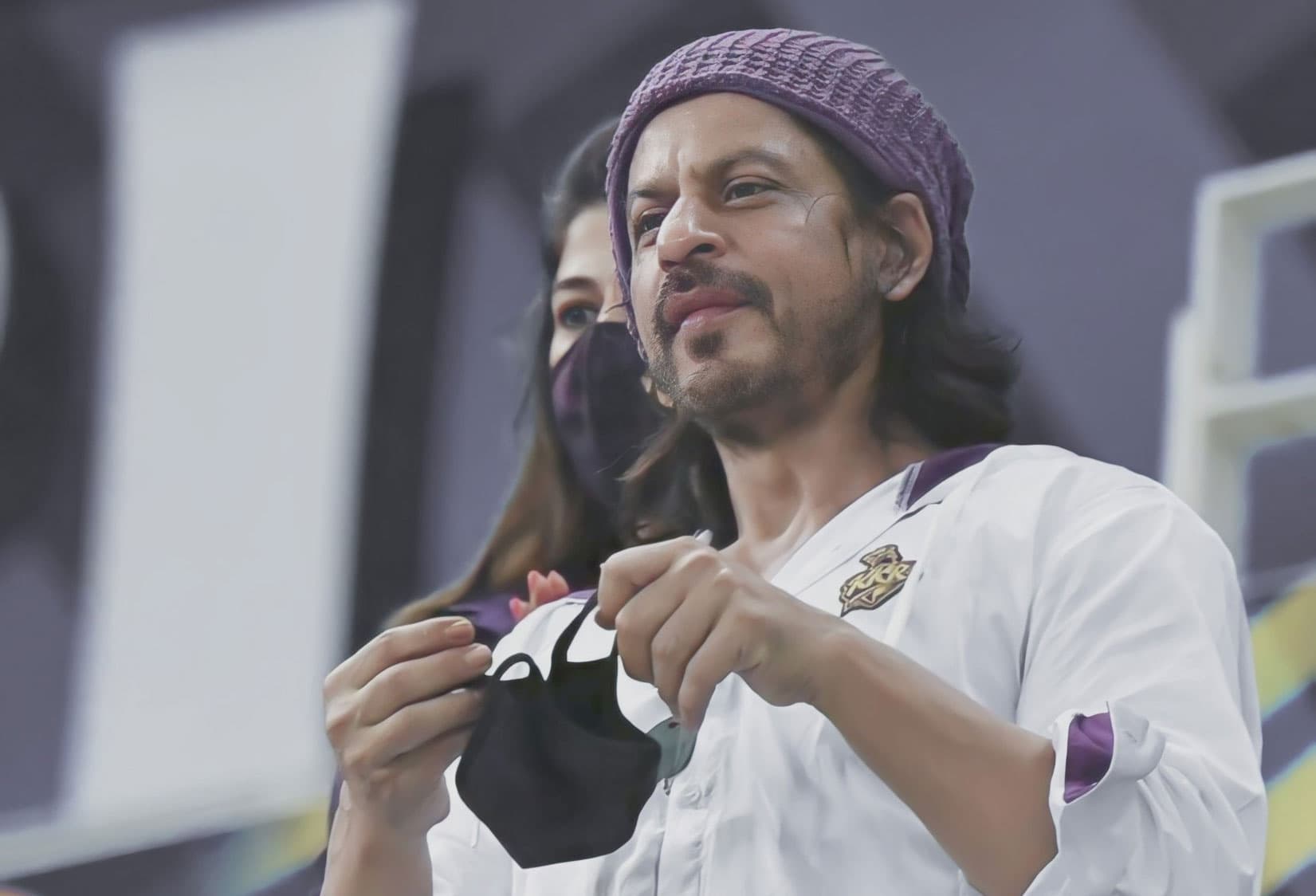 जब मुश्किल वक्त में शाहरुख खान ने थामा दिनेश कार्तिक का हाथ, अपने खर्चे पर भेजा प्राइवेट जेट