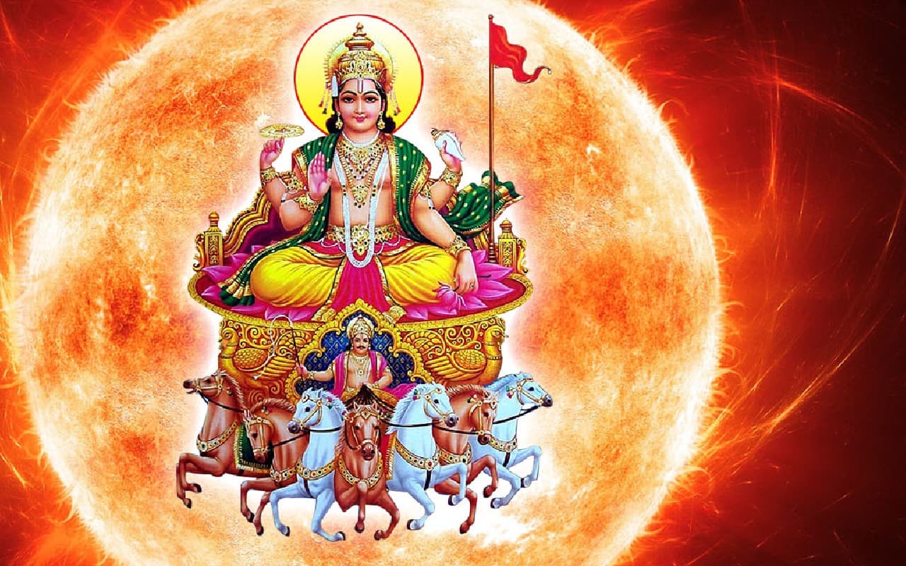 आरती सूर्यदेव की: भगवान सूर्य देव की कृपा पाने के लिए रविवार के दिन सुनें ये आरती