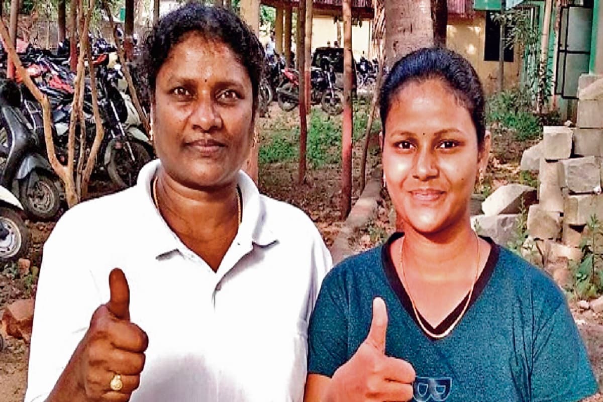मां-बेटी ने किया कमाल, एक साथ बनीं सब इंस्पेक्टर, चर्चा का विषय बनीं दोनों की सफलता