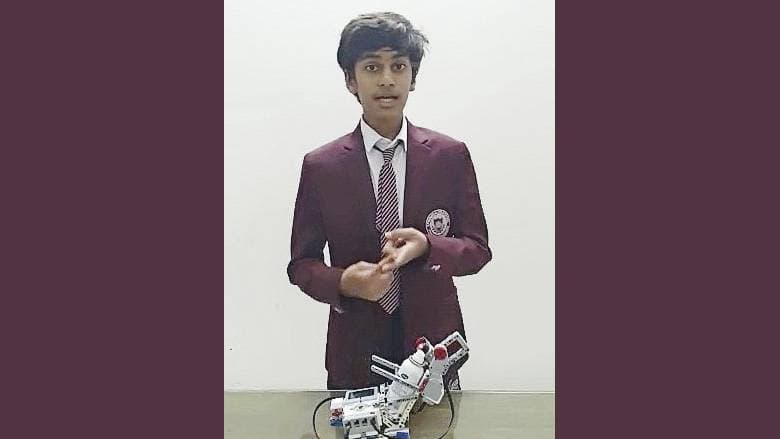 COVID 19 Update: दुबई में भारतीय छात्र ने बनाया हैंड सैनीटाइजर रोबोट