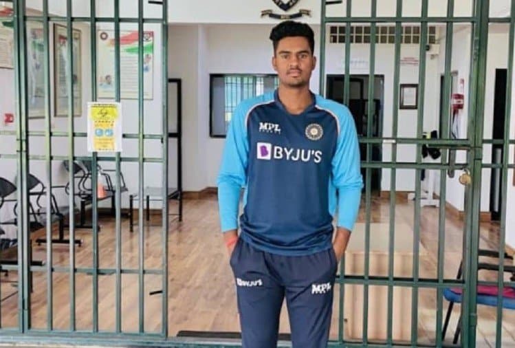 U-19 World Cup: परचून की दुकान चलाकर पिता ने बनाया क्रिकेटर, अब देश के लिए वर्ल्डकप खेलेगा बेटा U-19 World Cup: परचून की दुकान चलाकर पिता ने बनाया क्रिकेटर, अब देश के लिए वर्ल्डकप खेलेगा बेटा