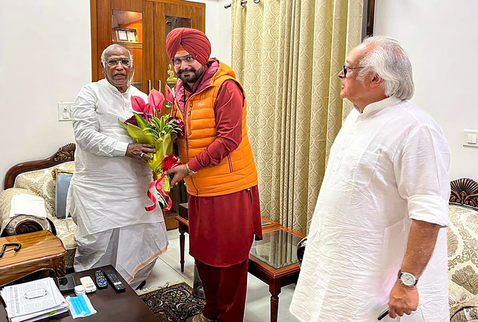 नवजोत सिंह सिद्धू ने कांग्रेस अध्यक्ष मल्लिकार्जुन खरगे से की मुलाकात, तारीफ में कही ये बात