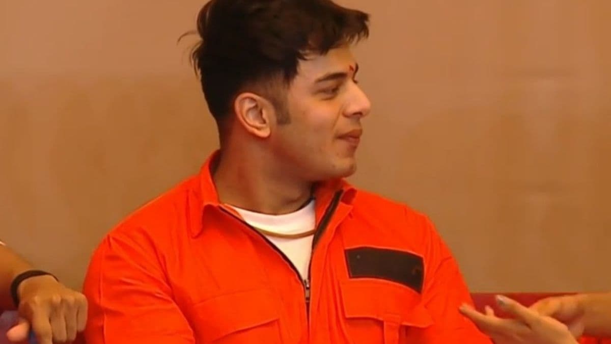 Lock Upp: कंगना रनौत के शो में सरप्राइज एलिमिनेशन,कंटेस्टेंट्स को लगा तगड़ा झटका, ये शख्स हुआ जेल से बाहर Lock Upp: कंगना रनौत के शो में सरप्राइज एलिमिनेशन,कंटेस्टेंट्स को लगा तगड़ा झटका, ये शख्स हुआ जेल से बाहर