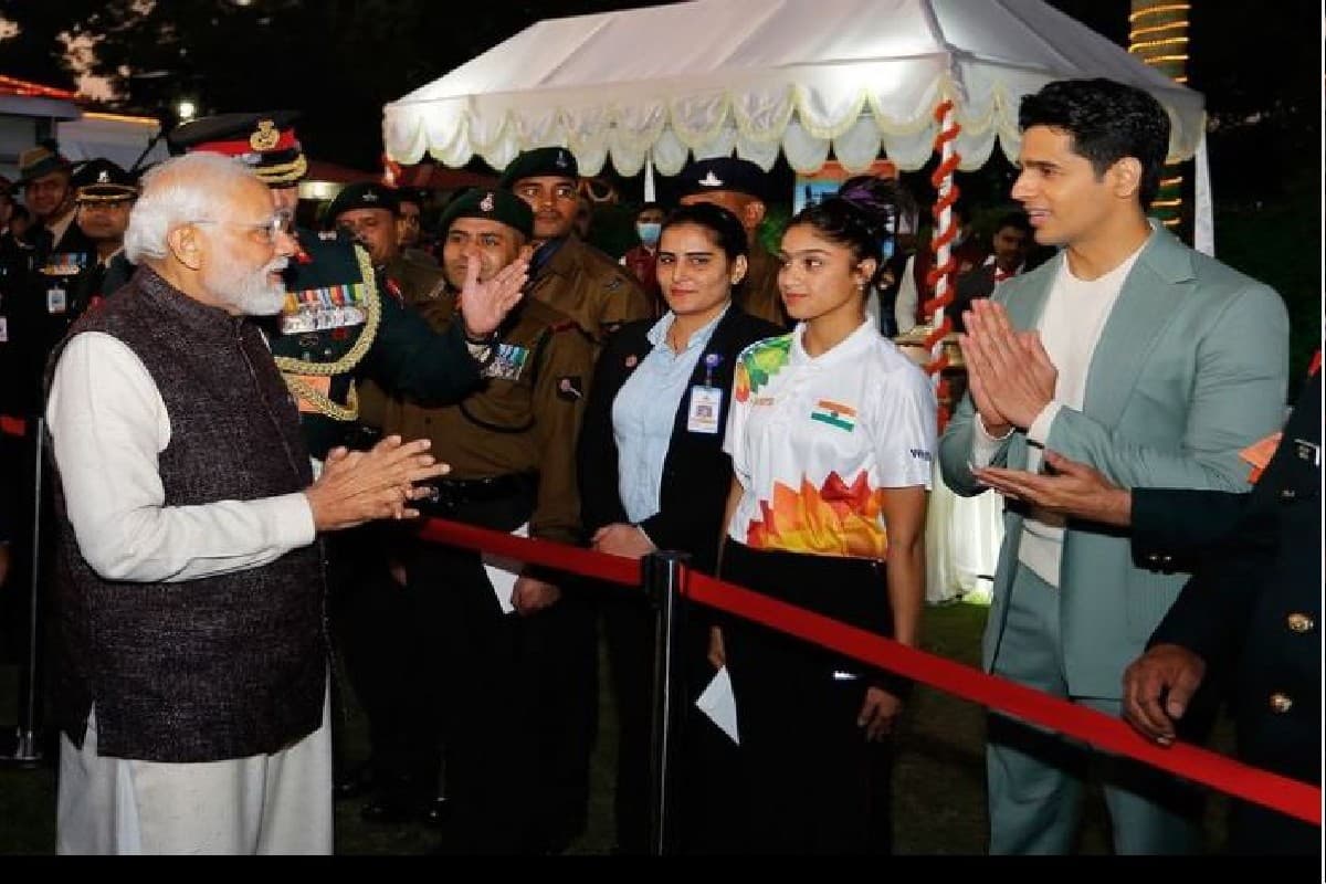 Entertainment News: PM मोदी से मिले सिद्धार्थ मल्होत्रा, कियारा संग शादी पर कही ये बात