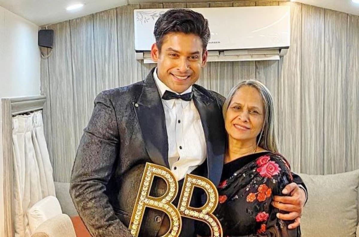 सिद्धार्थ शुक्ला की मां का VIDEO वायरल, एक्टर को यादकर आसमान की तरफ किया इशारा, बोली- प्यार के लिए शुक्रिया