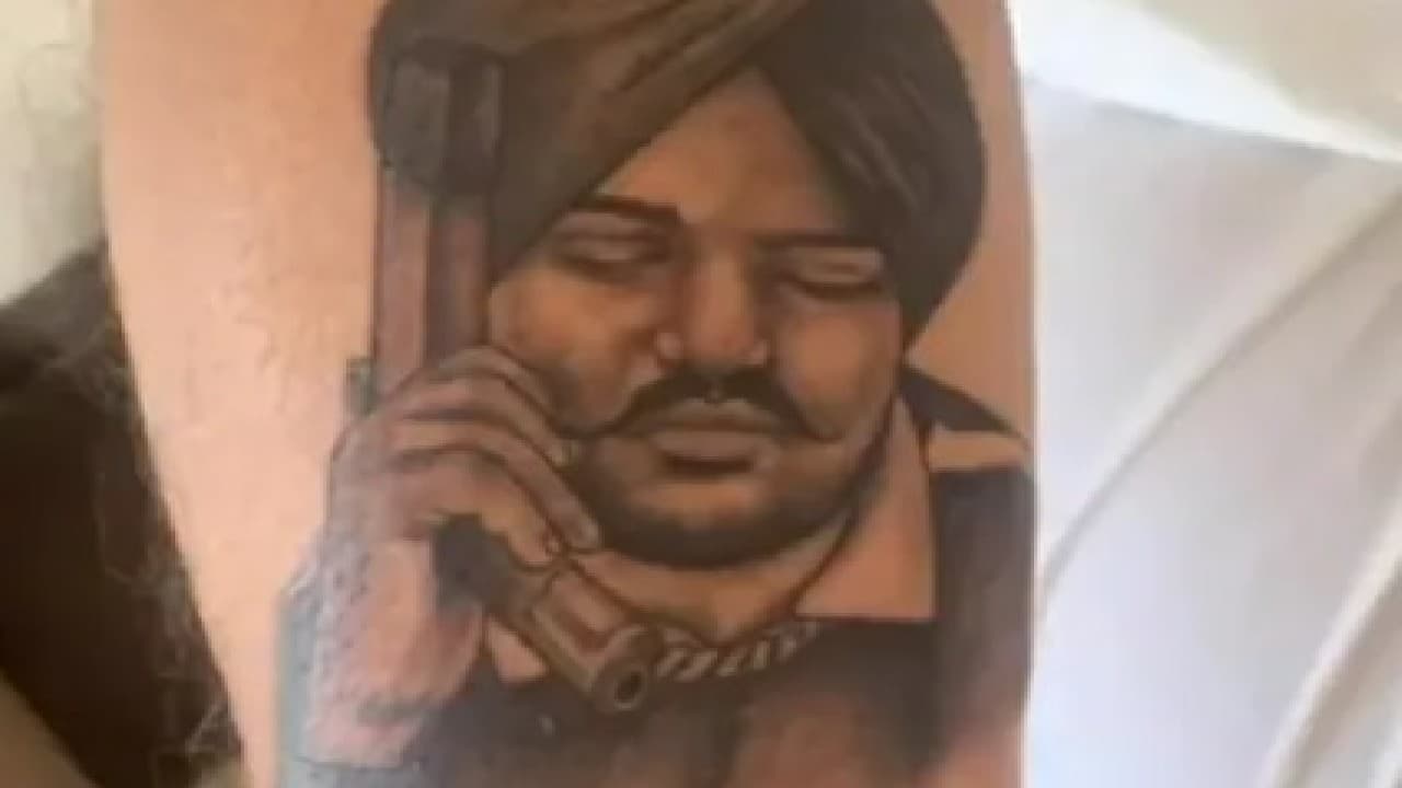 Sidhu Moose Wala : पिता ने हाथ में बनवायी ऐसी टैटू, सिद्धू मूसेवाला आ गये ट्रेंड में, देखें वीडियो