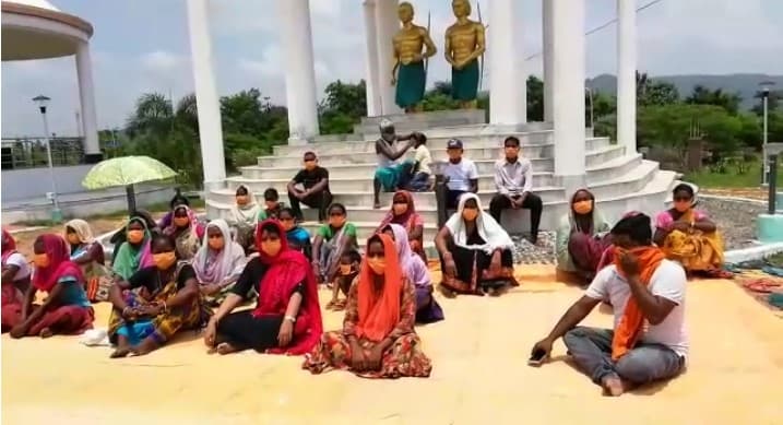 हूल के महानायक वीर शहीद सिदो कान्हू चांद भैरव के छठे वंशज महेश्वर मुर्मू के हत्यारे अब भी फरार, परिजनों ने हेमंत सोरेन से की यह मांग हूल के महानायक वीर शहीद सिदो कान्हू चांद भैरव के छठे वंशज महेश्वर मुर्मू के हत्यारे अब भी फरार, परिजनों ने हेमंत सोरेन से की यह मांग