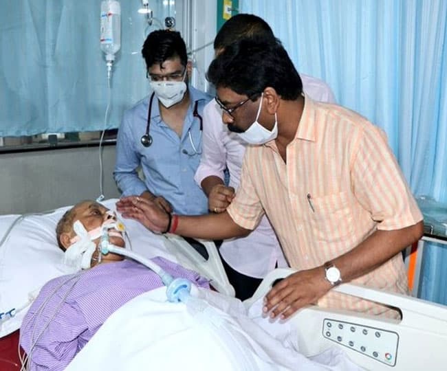 झारखंड के पूर्व मंत्री व बेरमो विधायक राजेंद्र प्रसाद सिंह की बिगड़ी तबीयत, एयर एंबुलेंस से भेजे गए दिल्ली, CM हेमंत ने की मुलाकात