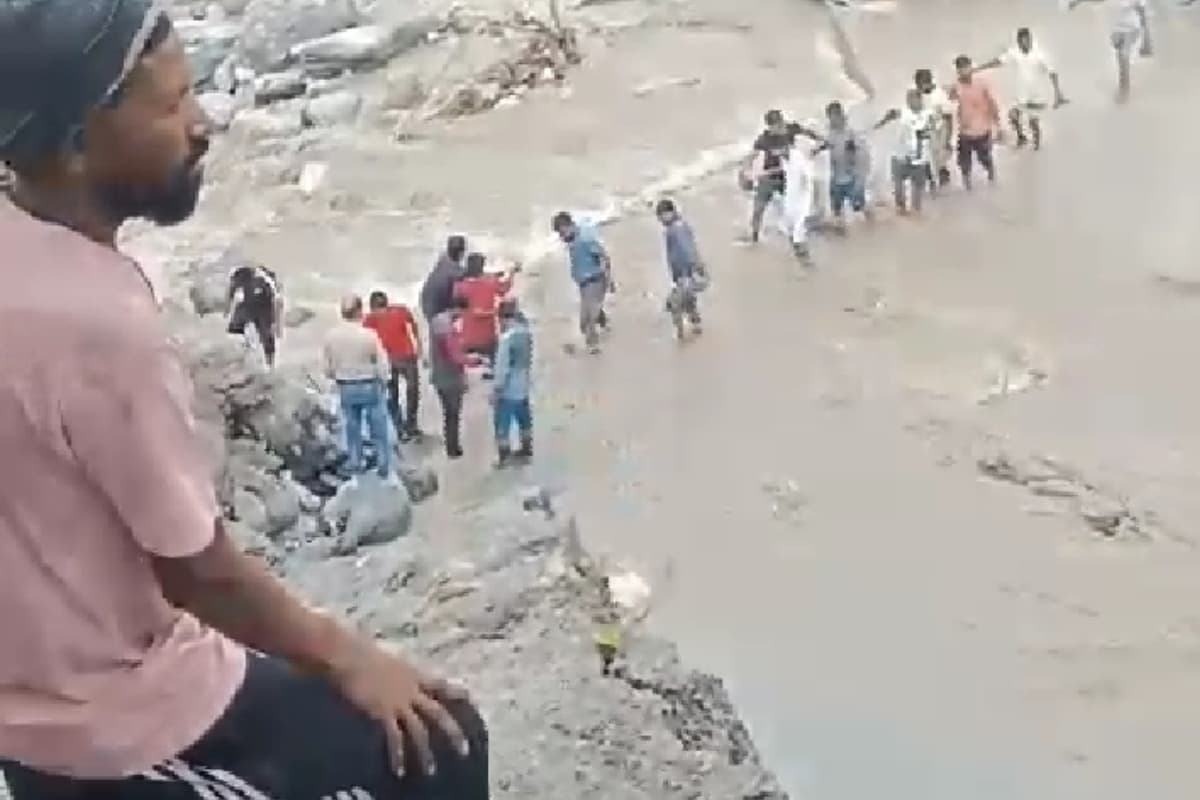 सिक्किम में अचानक आयी बाढ़ में फंसे झारखंड के 120 मजदूर, हेमंत सोरेन सरकार से लगायी मदद की गुहार