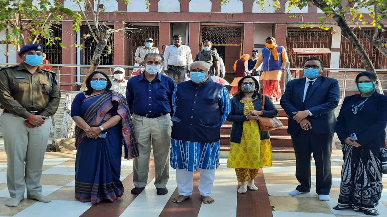 सिक्किम हाईकोर्ट के चीफ जस्टिस पहुंचे इटखोरी, मां भद्रकाली का दर्शन कर सुख-समृद्धि की कामना की