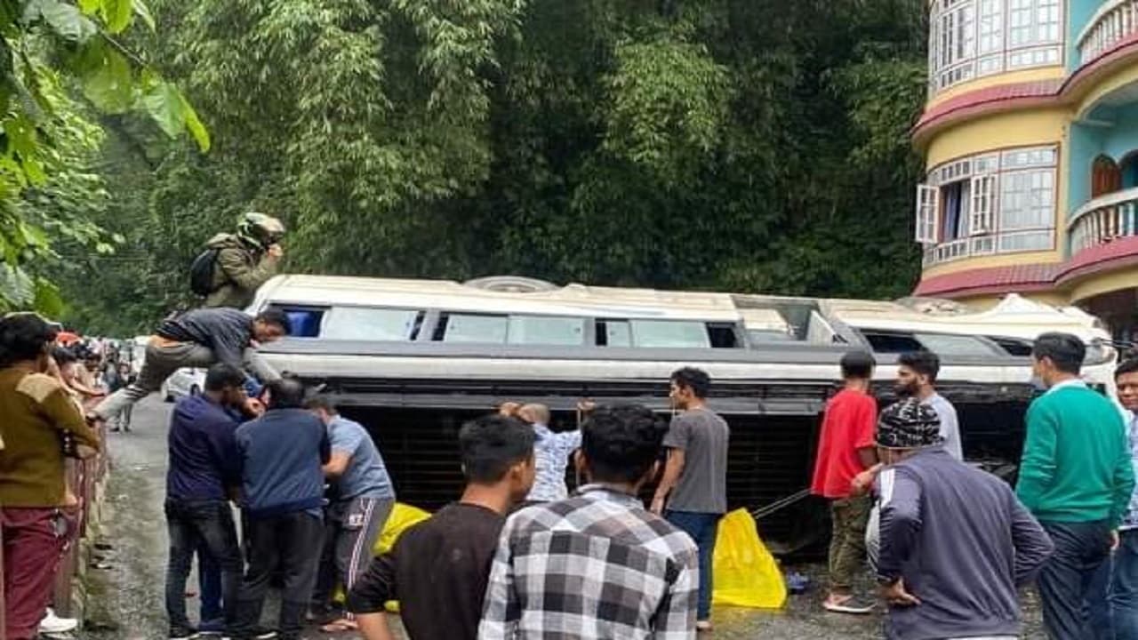 Jharkhand: बस की तेज रफ्तार रहने से हुई दुर्घटना, रांची संत जेवियर्स कॉलेज के 15 स्टूडेंट्स घायल