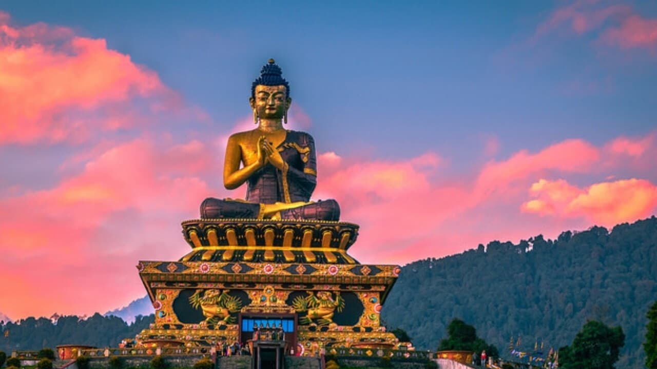 Sikkim जानें का बना रहे हैं प्लान तो इन जगहों पर विजिट करना न भूलना, वरना होगा पछतावा