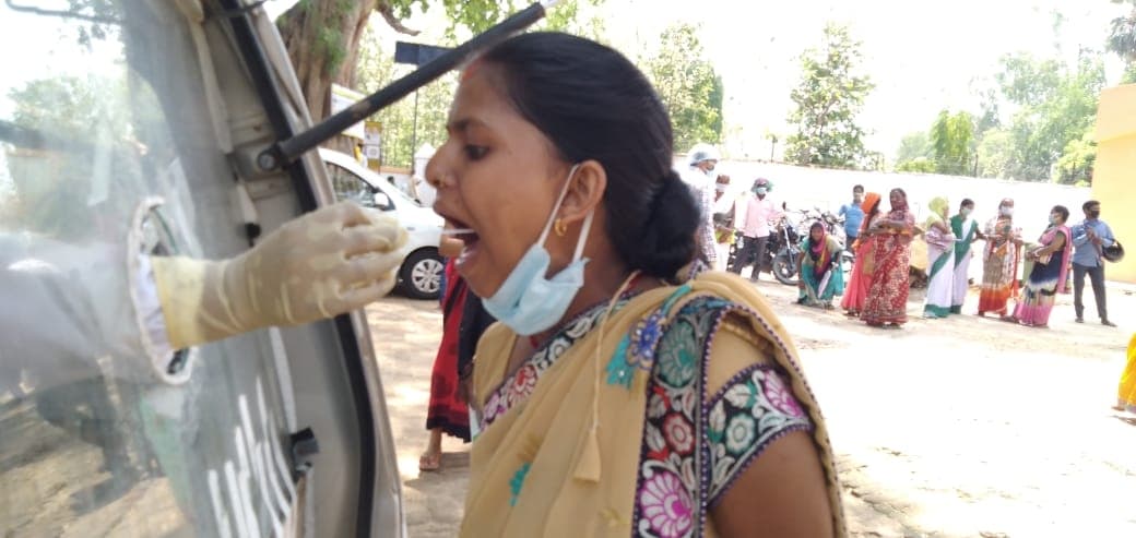 महामारी ने बढ़ायीं महिलाओं की मुश्किलें