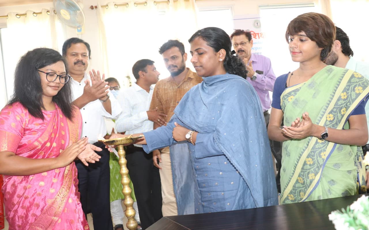 बुनियादी शिक्षा अभियान से सिमडेगा के 7800 विद्यार्थी जुड़ें,DC ने लर्निंग आउटकम को बेहतर करने पर दिया जोर