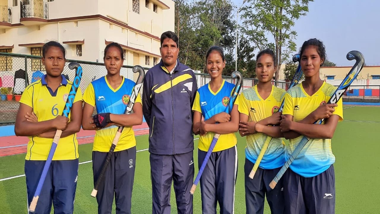 झारखंड हॉकी टीम में दो जुड़वां बहनों ने बनायी जगह, किरण व काजल बाड़ा ने गरीबी से ऐसे किया संघर्ष