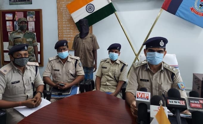 झारखंड की सिमडेगा पुलिस ने किया हत्याकांड का खुलासा, पति ही निकला पत्नी का कातिल, भेजा गया जेल झारखंड की सिमडेगा पुलिस ने किया हत्याकांड का खुलासा, पति ही निकला पत्नी का कातिल, भेजा गया जेल