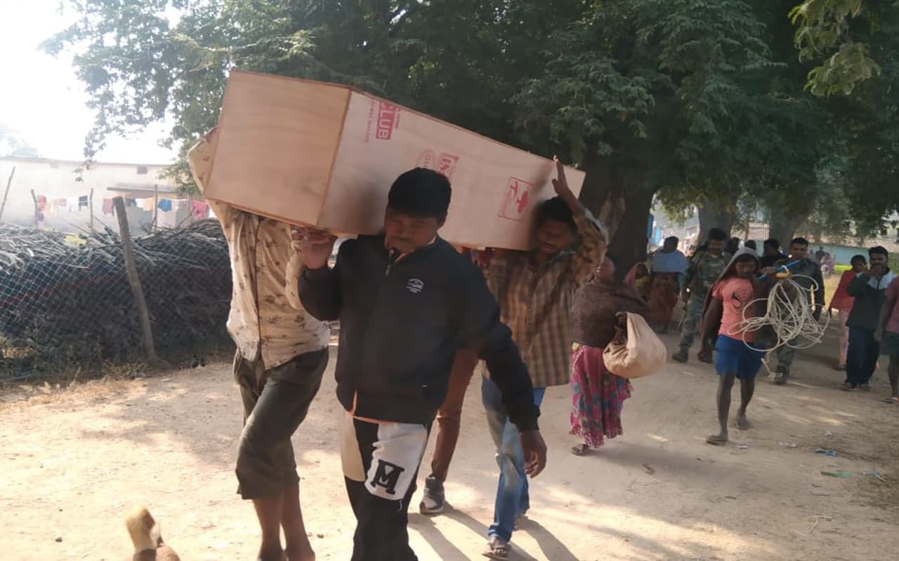 झारखंड में नहीं थम रहा डायन बिसाही का मामला, काफी मशक्कत के बाद सिमडेगा में एक महिला का शव दफनाया