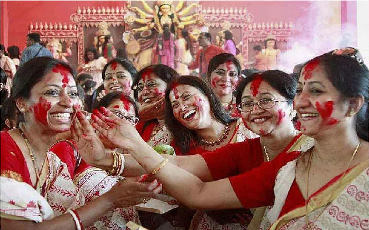 Durga puja 2022 : आज महादशमी पर सिंदूर खेला के साथ होगी मां दुर्गा की विदाई