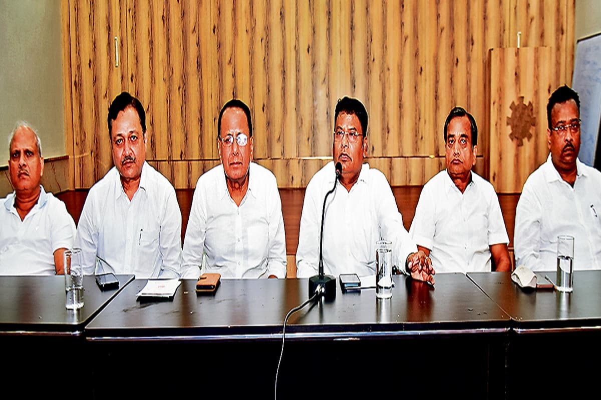 सिंहभूम चेंबर ऑफ कॉमर्स चुनाव में ई-वोटिंग शुरू, 26 को होगा AGM सिंहभूम चेंबर ऑफ कॉमर्स चुनाव में ई-वोटिंग शुरू, 26 को होगा AGM