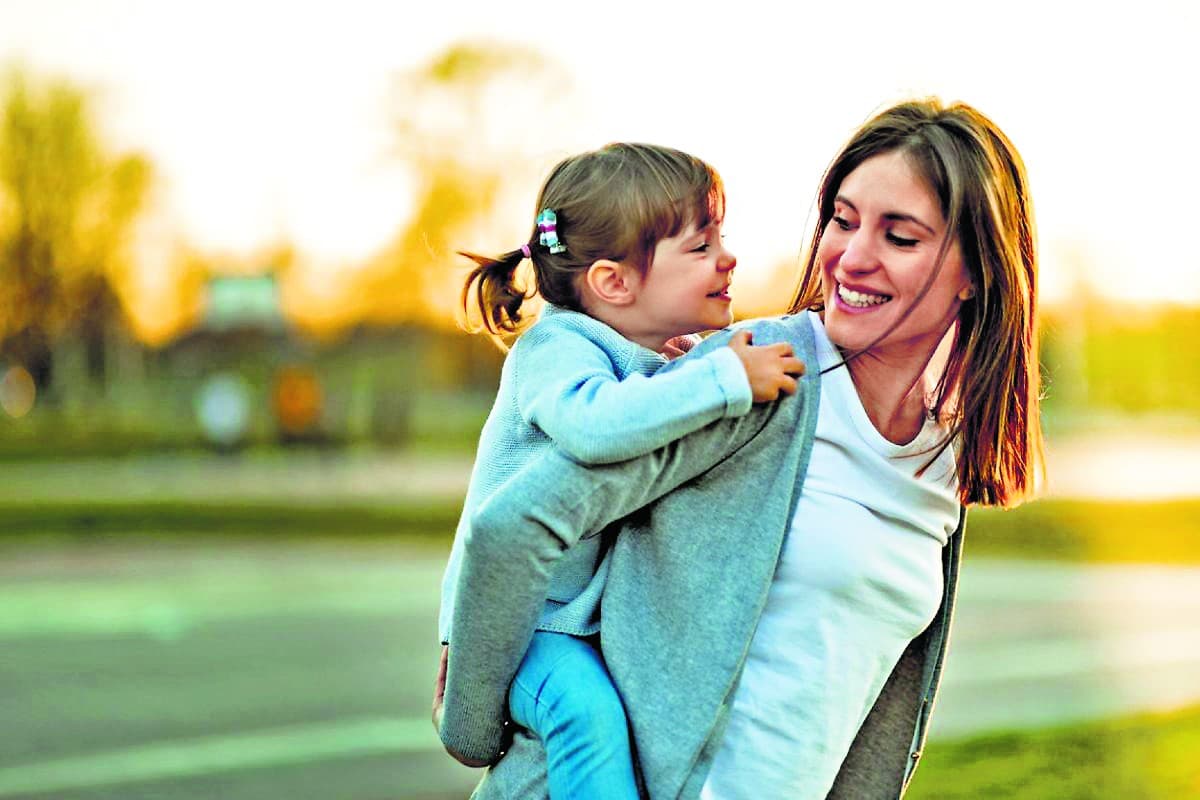 सिंगल मदर: बच्चों की बेहतर परवरिश के लिए अपनाएं ये टिप्स...