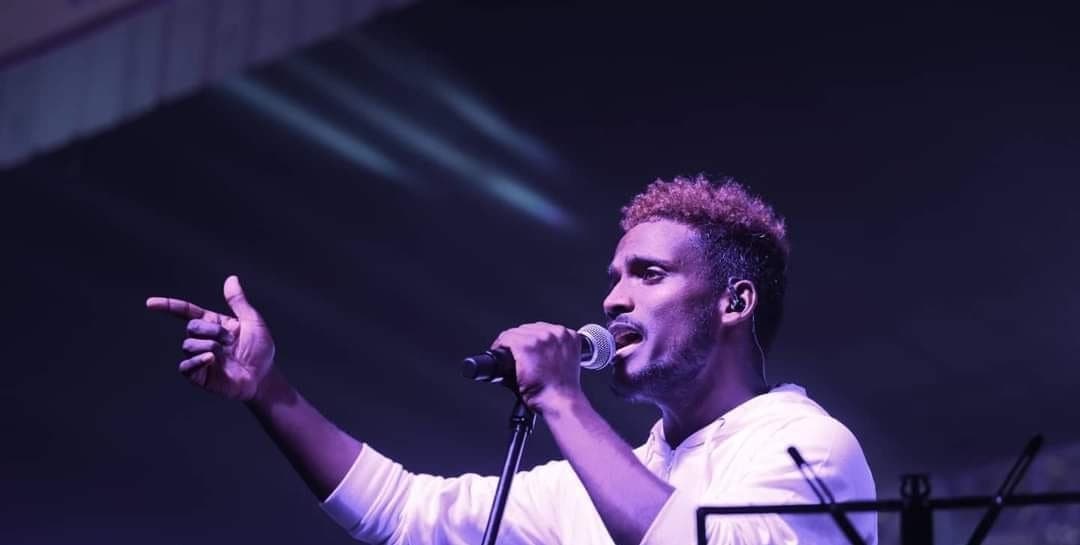 Aligarh News: सिंगर काका के लिए नुमाइश में दिखी गजब की दीवानगी, इस गाने को सुनने के लिए बेकाबू हुई भीड़