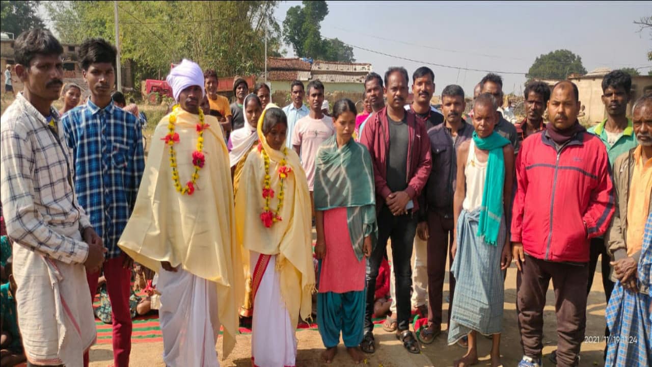 Jharkhand news: ग्रामीणों की पहल पर प्रेमी युगल की हुई शादी, गुमला के सिसई में परिजनों ने पहले किया था इंकार