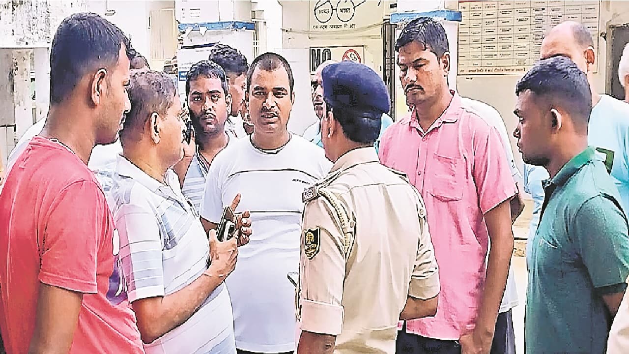 सिवान में सिपाही की मौत के बाद जवानों का फूटा गुस्सा, थानाध्यक्ष पर उठने लगी उंगली