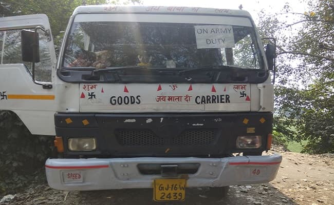आर्मी ड्यूटी लिखे ट्रक का ताला तोड़ने पर पुलिस हुई हैरान, जानें…क्या है पूरा मामला