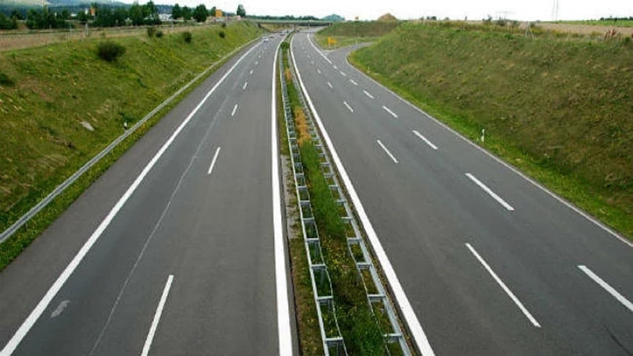 वाराणसी-औरंगाबाद सिक्स लेन 12 साल बाद भी क्यों नहीं हुआ तैयार? पटना-बेतिया सड़क निर्माण कार्य का भी पेंच जानें