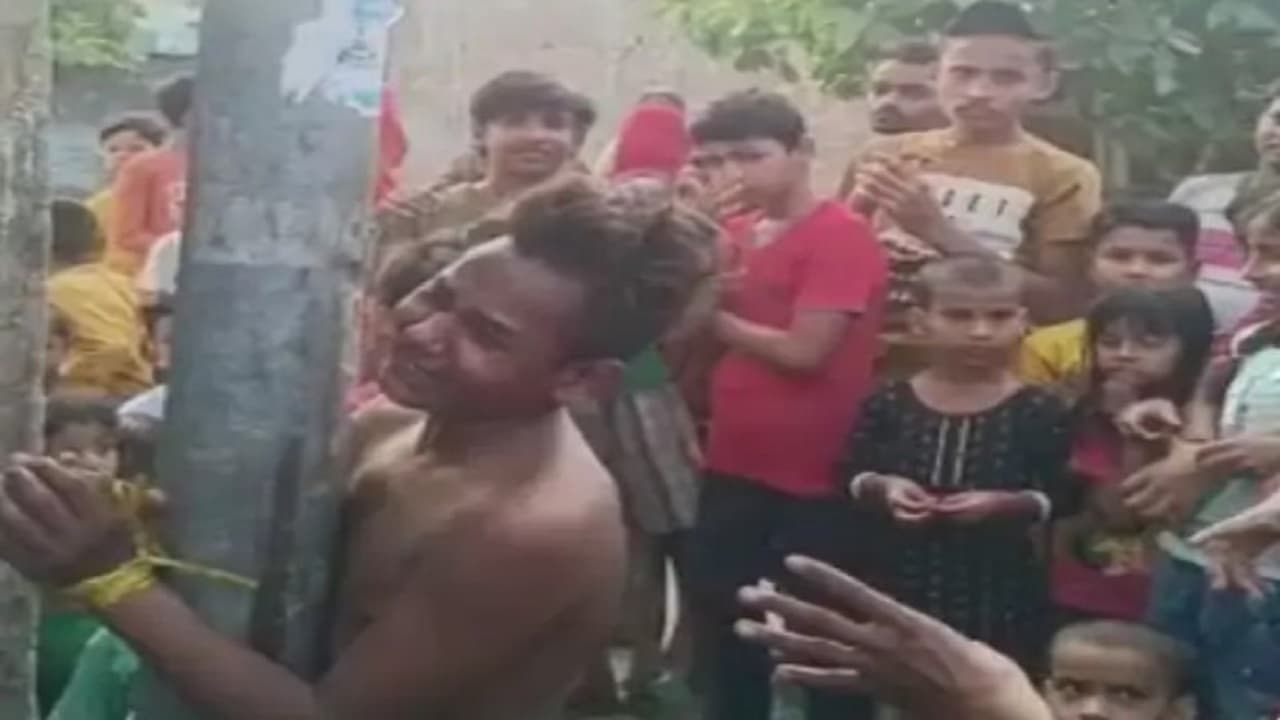 बिहार: केवल पांच हजार रुपए के लिए भीड़ ने दी युवक को तालिबानी सजा, तमाशबीन बन लोग बनाते रहे वीडियो