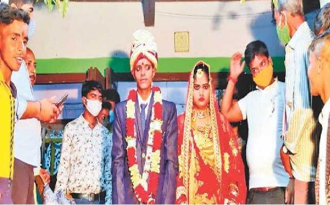 Corona Effect: कोरोनाकाल में बिहार में हुई अनोखी शादी, महामारी से डरे लड़के वालों के घर बारात लेकर पहुंची दूल्हन