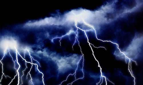 बिजली कड़कने का बना विश्व रिकॉर्ड, 700 किमी तक चमकी और गरजी बिजली