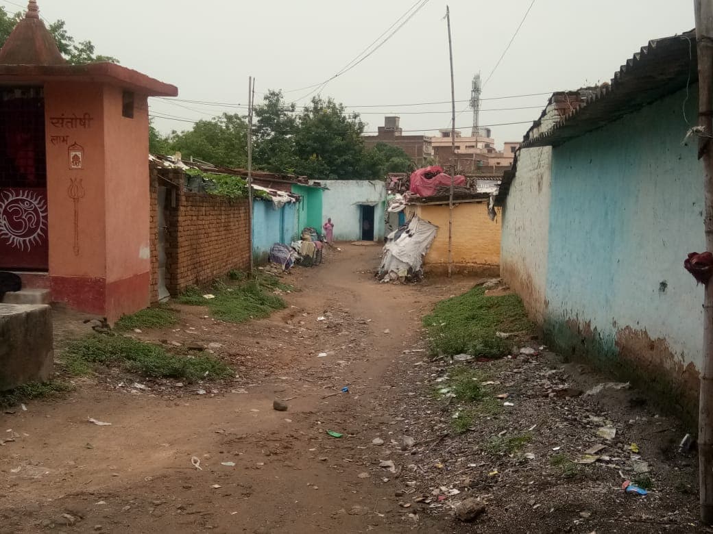 मुंबई से बोकारो आया युवक निकला कोरोना पॉजिटिव, सिविल सर्जन ऑफिस के पीछे झोपड़पट्टी के एक घर में रह रहे थे कई लोग