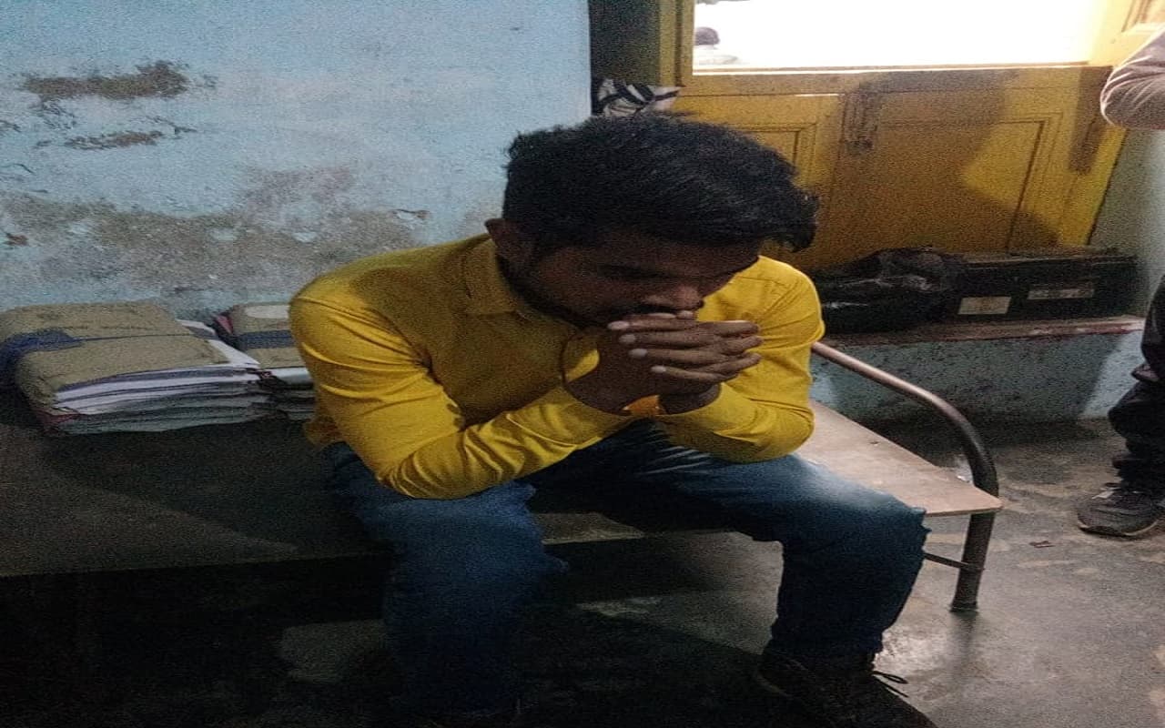 नोटों से भरे ट्रॉली बैग केस: देवघर एयरपोर्ट पर 16 लाख बरामदगी मामले में धनबाद आयकर टीम ने की आरोपी से पूछताछ नोटों से भरे ट्रॉली बैग केस: देवघर एयरपोर्ट पर 16 लाख बरामदगी मामले में धनबाद आयकर टीम ने की आरोपी से पूछताछ