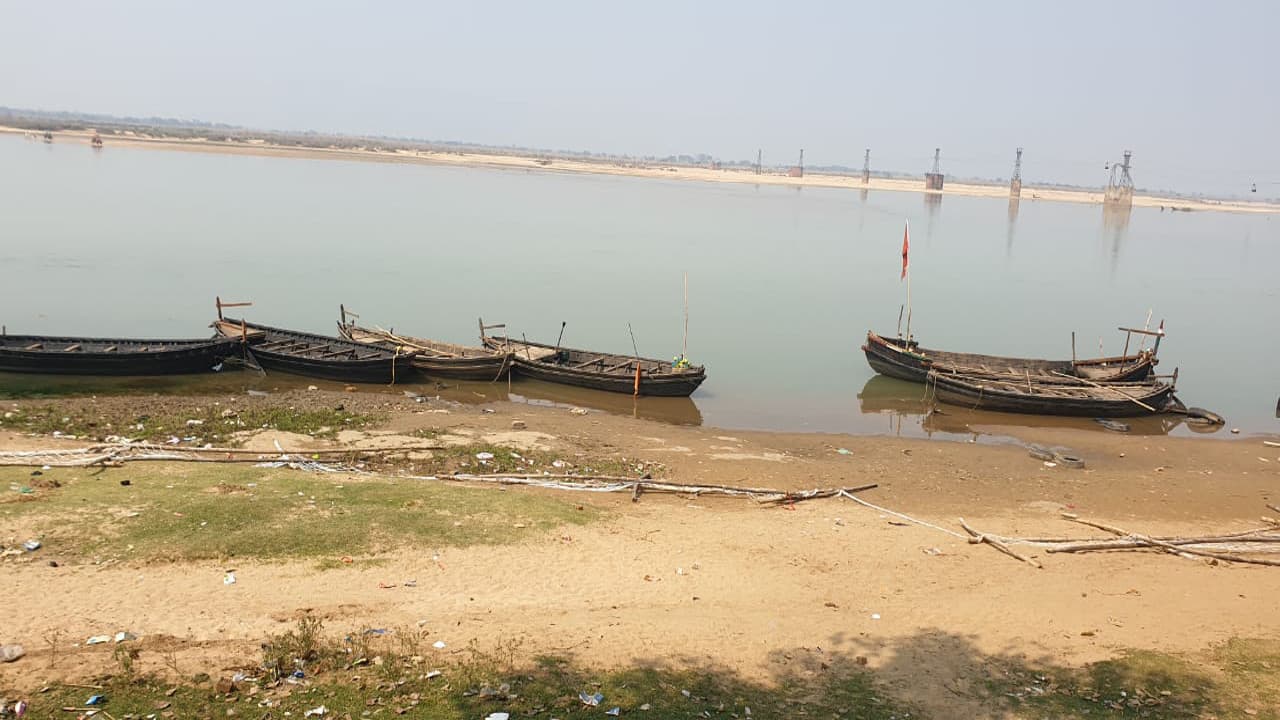 Jharkhand news: सोन नदी घाट पर जमकर चली लाठियां, बैरिकेडिंग को तोड़ा, 3 नाविक घायल