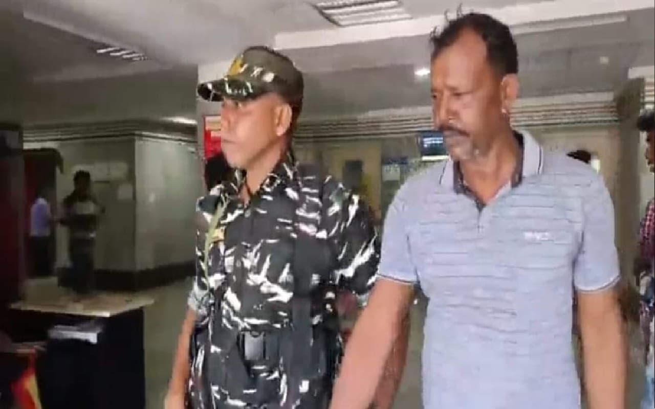 तृणमूल नेता उप प्रधान भादू शेख हत्या मामले में फरार मूल आरोपी सोना शेख को सीबीआई ने किया गिरफ्तार