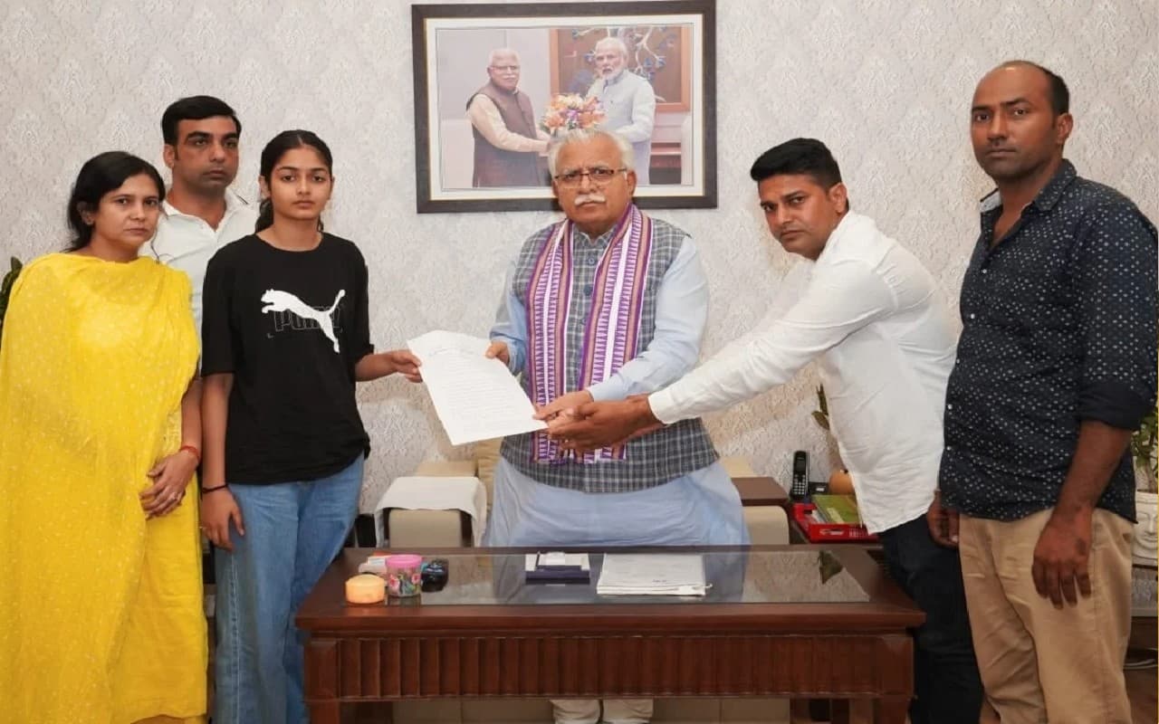 Sonali Phogat Case: CM खट्टर से सोनाली फोगाट के परिवार ने की मुलाकात, एक और ड्रग पेडलर गिरफ्तार, अपडेट