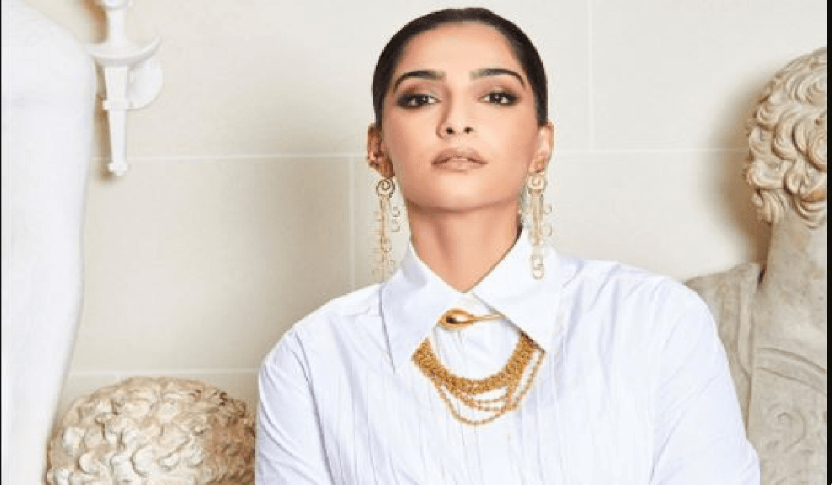 Hijab Controversy पर सोनम कपूर ने दी प्रतिक्रिया, पूछा- पगड़ी विकल्प हो सकता है तो हिजाब क्यों नहीं