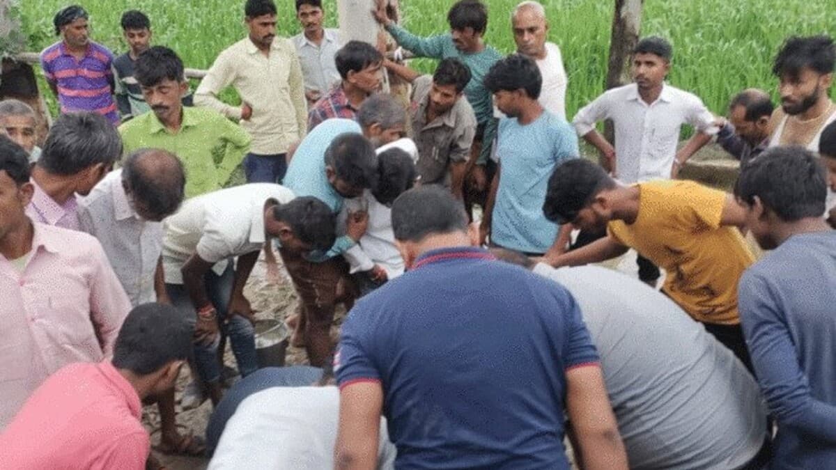 सोनभद्र: कुएं में जहरीली गैस की चपेट में आकर तीन युवकों की मौत, परिवार में मातम, ग्रामीणों ने लगाया जाम