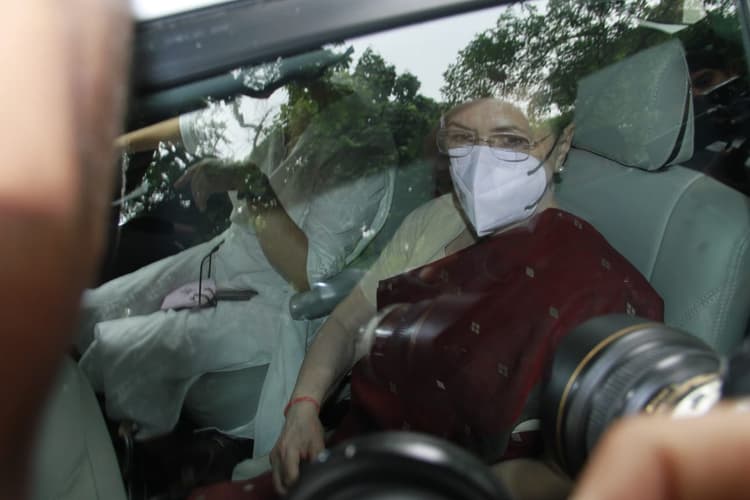 National Herald Case: सोनिया गांधी होंगी ED के सामने पेश, राहुल-प्रियंका भी होंगे साथ